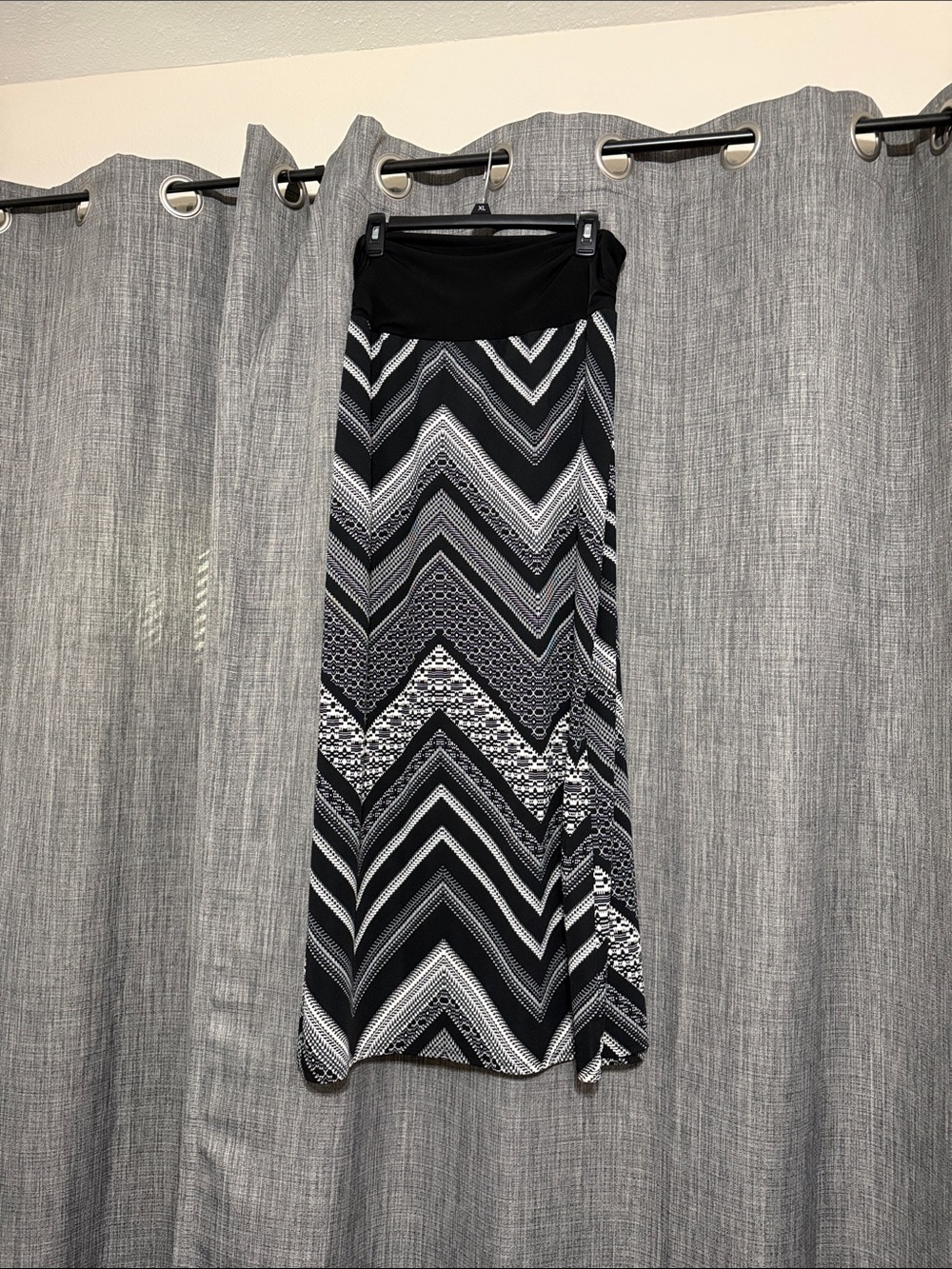AB Studio Black and White Chevron Maxi Skirt